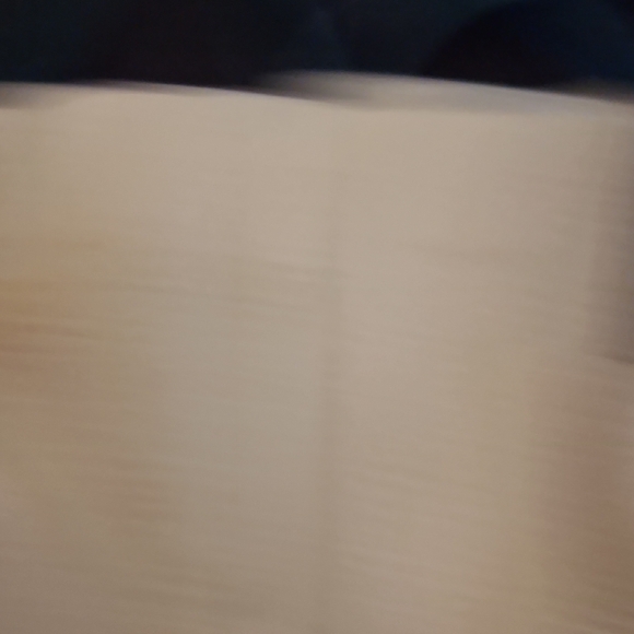 Elegant Tan Leather Tote Bag - Picture 4 of 9